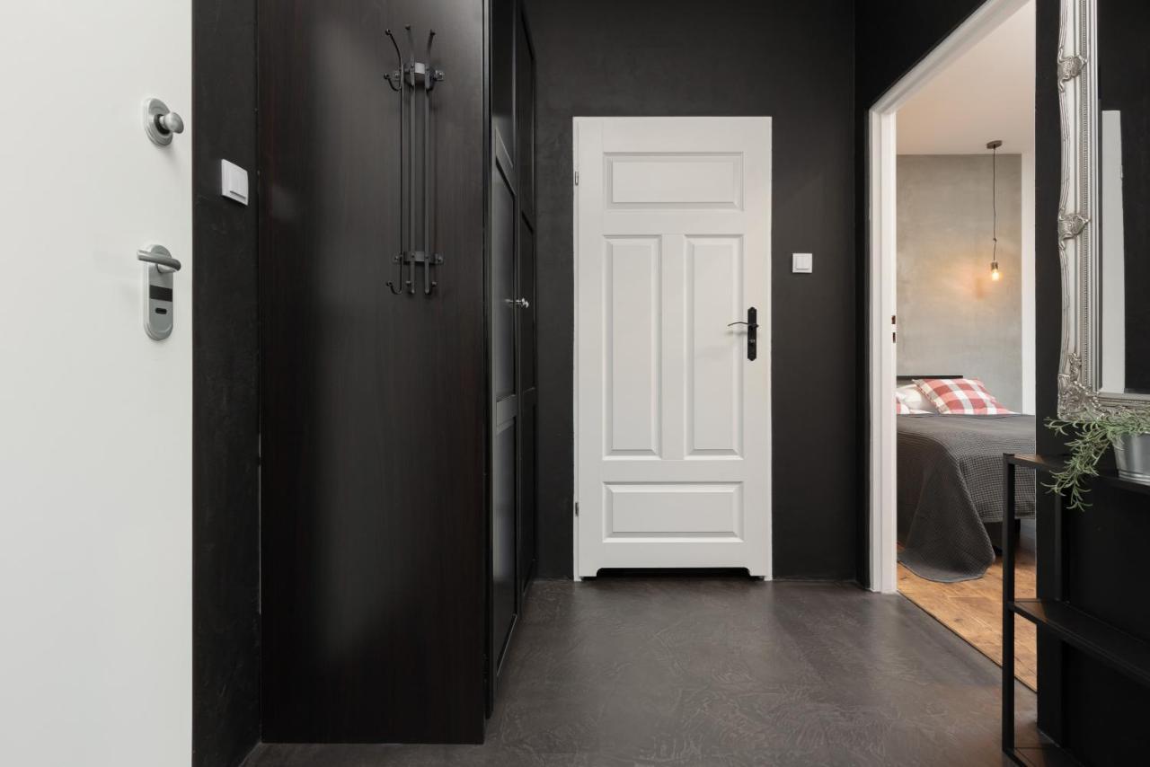 Stylish & Trendy 1 Bedroom Apartment Wola With Parking By Renters Varşovia Exterior foto