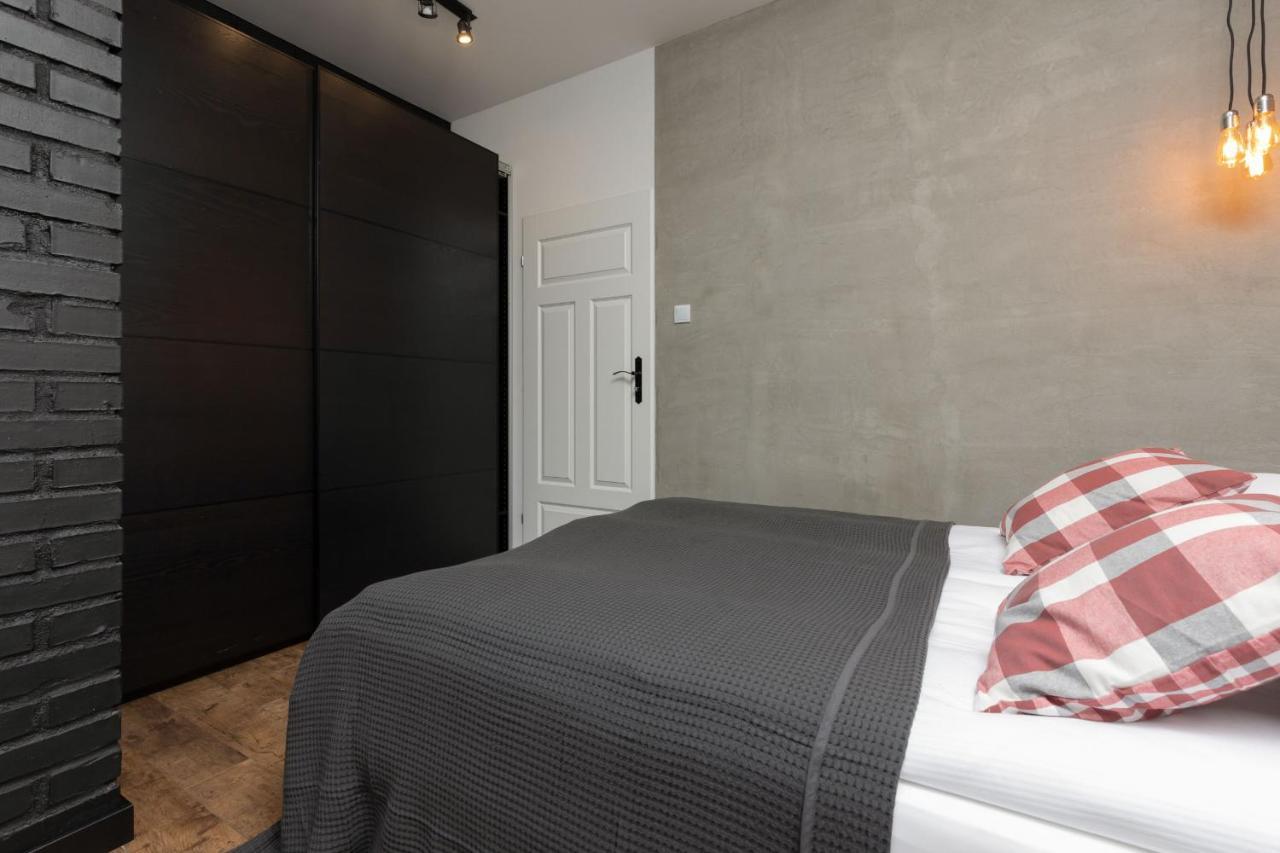 Stylish & Trendy 1 Bedroom Apartment Wola With Parking By Renters Varşovia Exterior foto