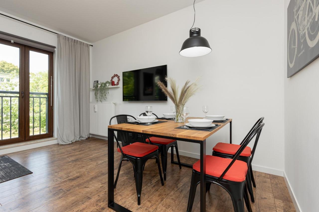 Stylish & Trendy 1 Bedroom Apartment Wola With Parking By Renters Varşovia Exterior foto